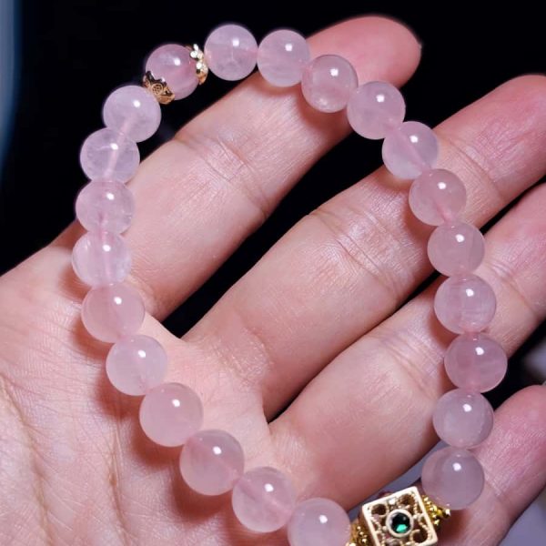 Damenarmband mit Rosenquarz Naturstein und vergoldetem Schmuckelement