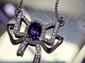 Silberanhänger Schmetterlingsknoten Amethyst mit Zirkonia in 925er Silber