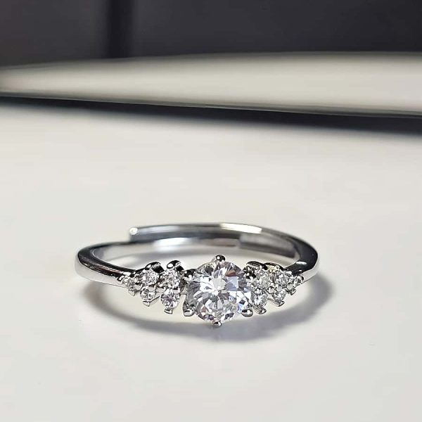 Zirkonia Ring in Silberoptik – Diamantähnlicher Schliff