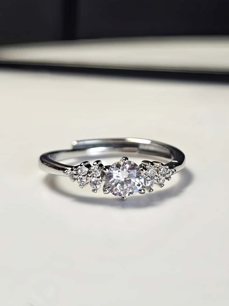 Zirkonia Ring in Silberoptik – Diamantähnlicher Schliff