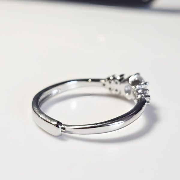 Zirkonia Ring in Silberoptik – Diamantähnlicher Schliff