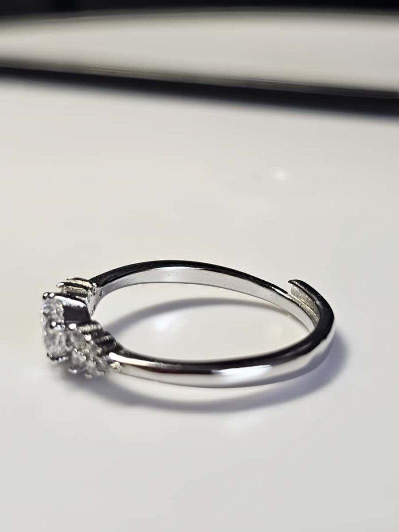 Zirkonia Ring in Silberoptik – Diamantähnlicher Schliff