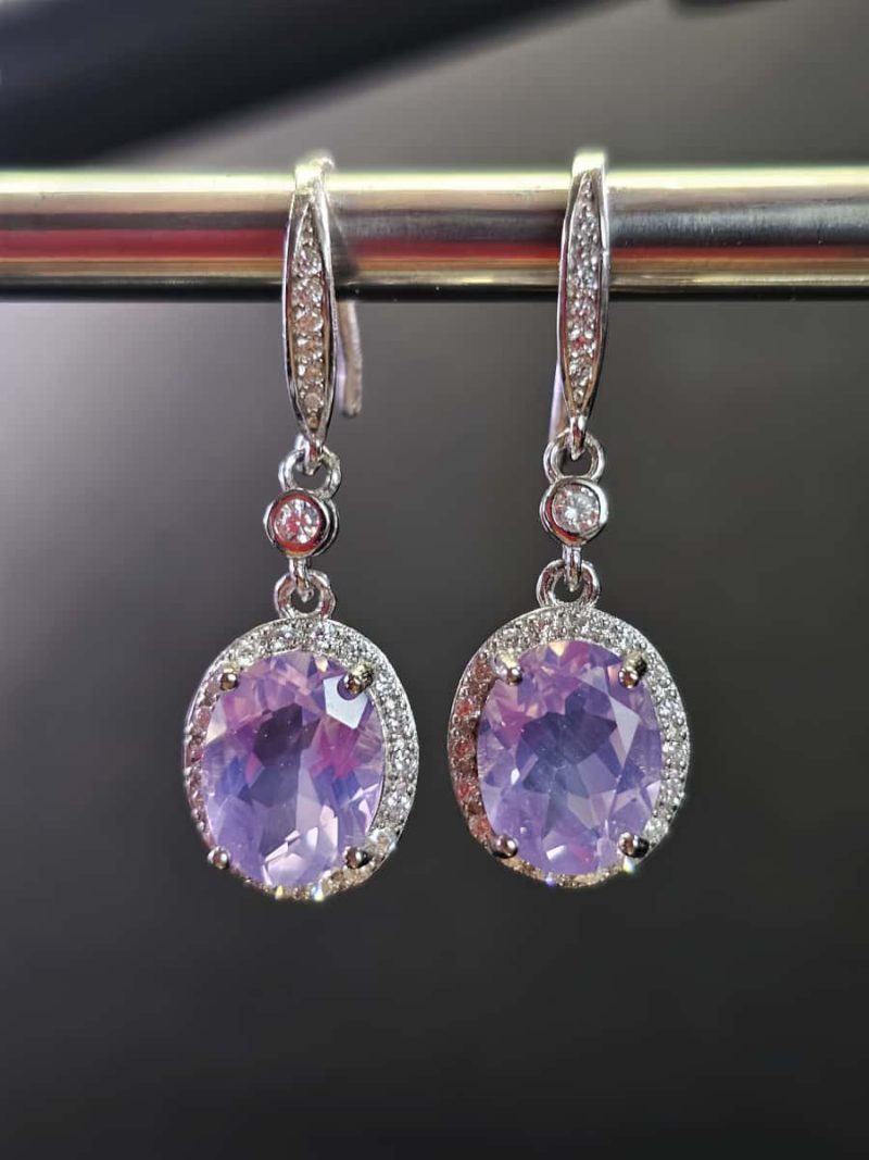 Silber Ohrhacken Amethyst mit großem violetten Edelstein und feiner Silberfassung