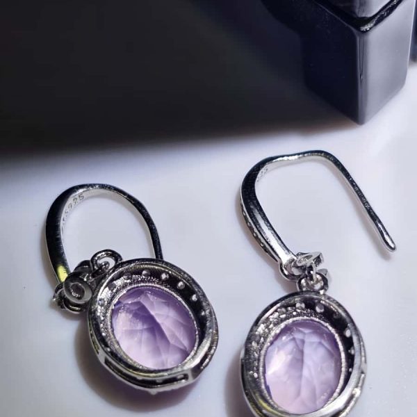 Silber Ohrhacken Amethyst mit großem violetten Edelstein und feiner Silberfassung