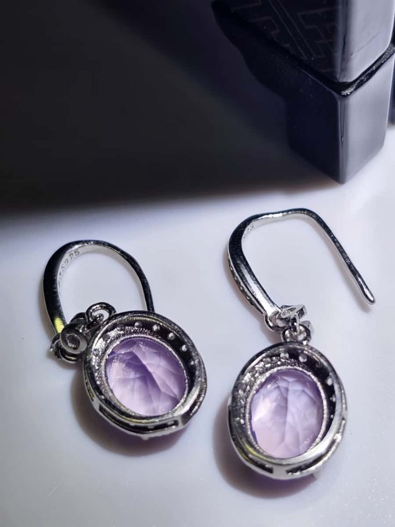 Silber Ohrhacken Amethyst mit großem violetten Edelstein und feiner Silberfassung
