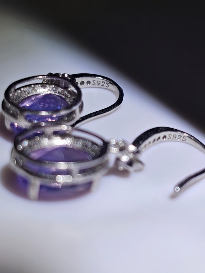 Silber Ohrhacken Amethyst mit großem violetten Edelstein und feiner Silberfassung