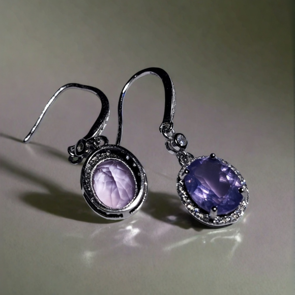 Silber Ohrhacken Amethyst mit großem violetten Edelstein und feiner Silberfassung