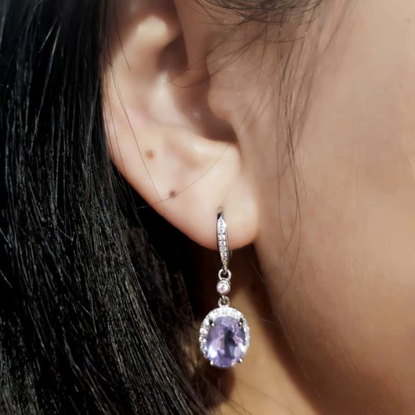 Silber Ohrhacken Amethyst mit großem violetten Edelstein und feiner Silberfassung