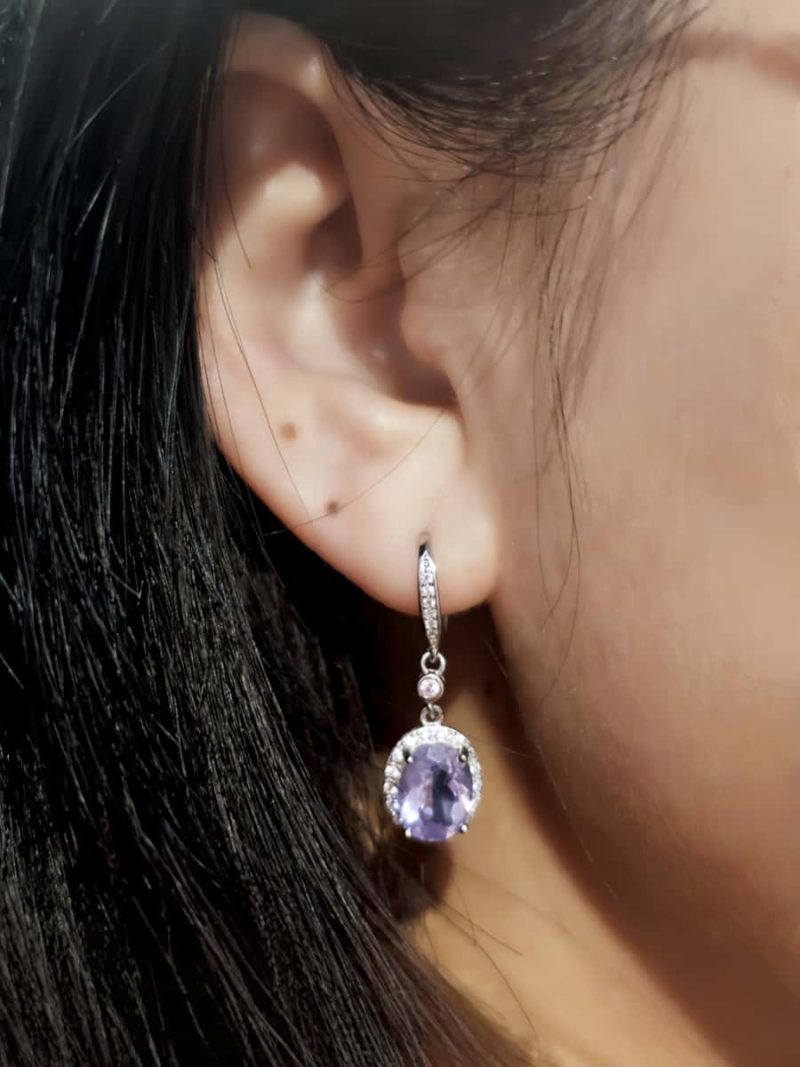 Silber Ohrhacken Amethyst mit großem violetten Edelstein und feiner Silberfassung
