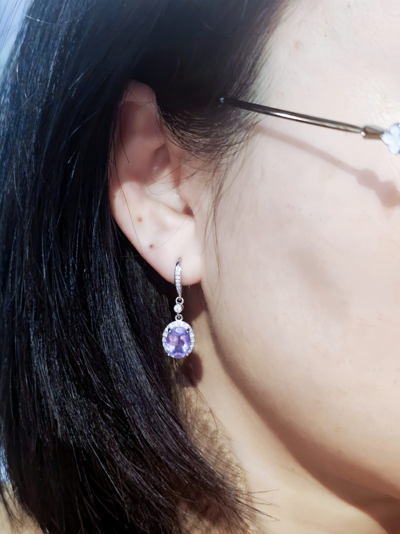 Silber Ohrhacken Amethyst mit großem violetten Edelstein und feiner Silberfassung