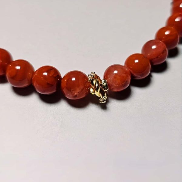 Armband mit Naturstein Rotem Achat und Quarz, handgefertigtem Flechtstil Design