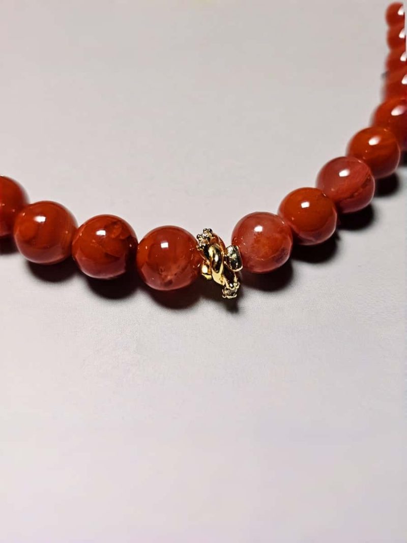 Armband mit Naturstein Rotem Achat und Quarz, handgefertigtem Flechtstil Design