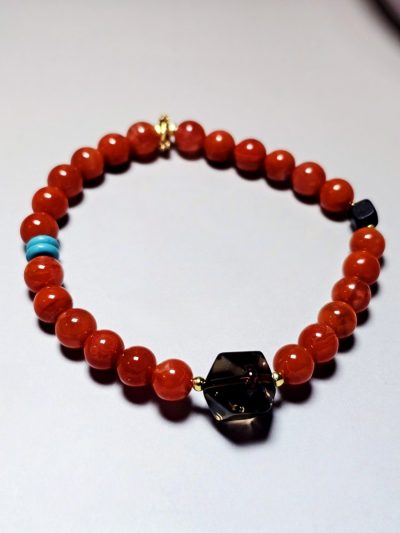 Armband mit Naturstein Rotem Achat und Quarz, handgefertigtem Flechtstil Design