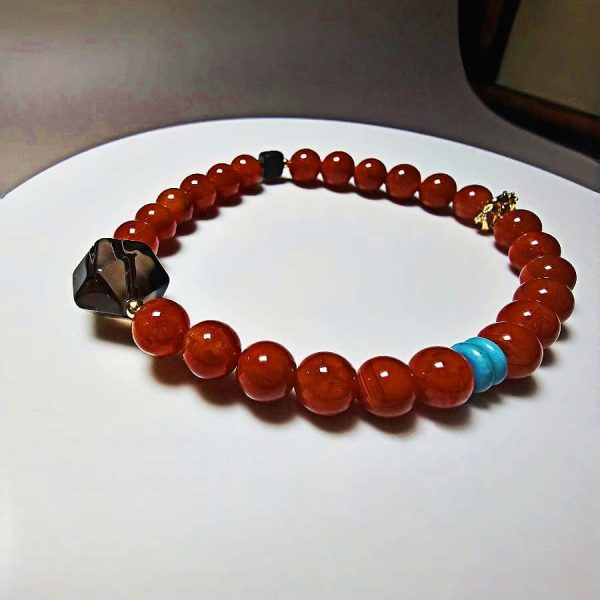 Armband mit Naturstein Rotem Achat und Quarz, handgefertigtem Flechtstil Design