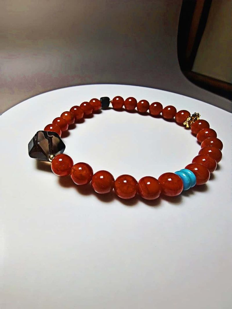 Armband mit Naturstein Rotem Achat und Quarz, handgefertigtem Flechtstil Design