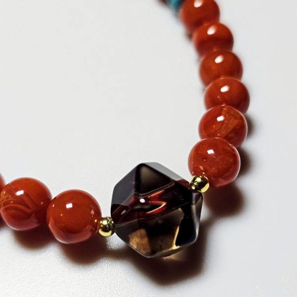 Armband mit Naturstein Rotem Achat und Quarz, handgefertigtem Flechtstil Design