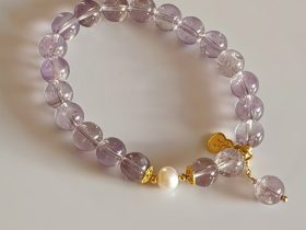 Amethyst_AB001-03 Amethyst Armband Perlenarmband Naturstein – minimalistisches Edelstein mit vergoldeten Details