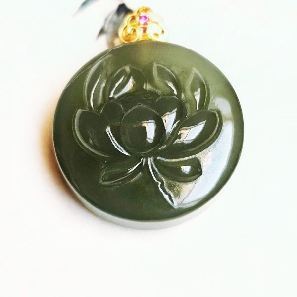 Halsanhänger mit Lotus Symbol aus Jade
