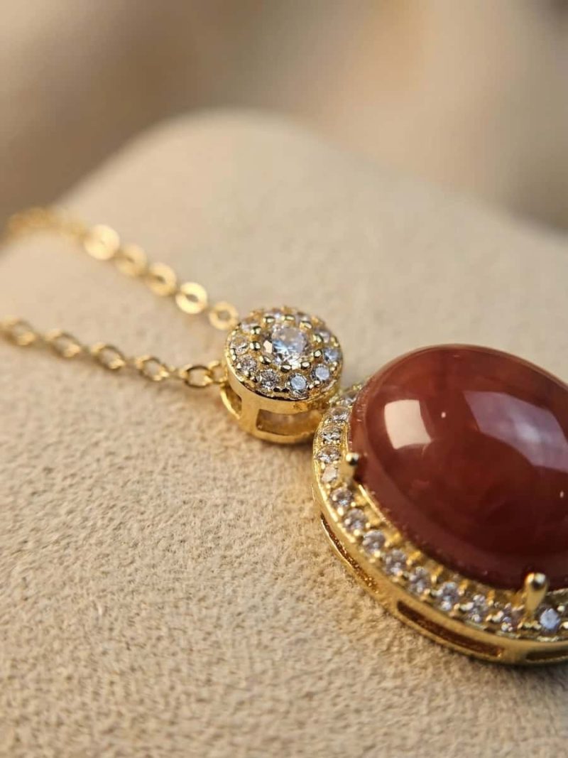 Damen Halskette mit rotem Nanhong-Achat und Zirkonia in vergoldetem Silber