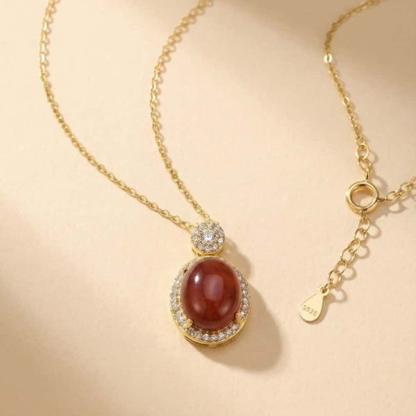 Damen Halskette mit rotem Nanhong-Achat und Zirkonia in vergoldetem Silber
