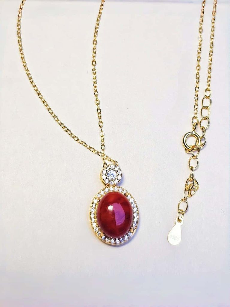 Damen Halskette mit rotem Nanhong-Achat und Zirkonia in vergoldetem Silber