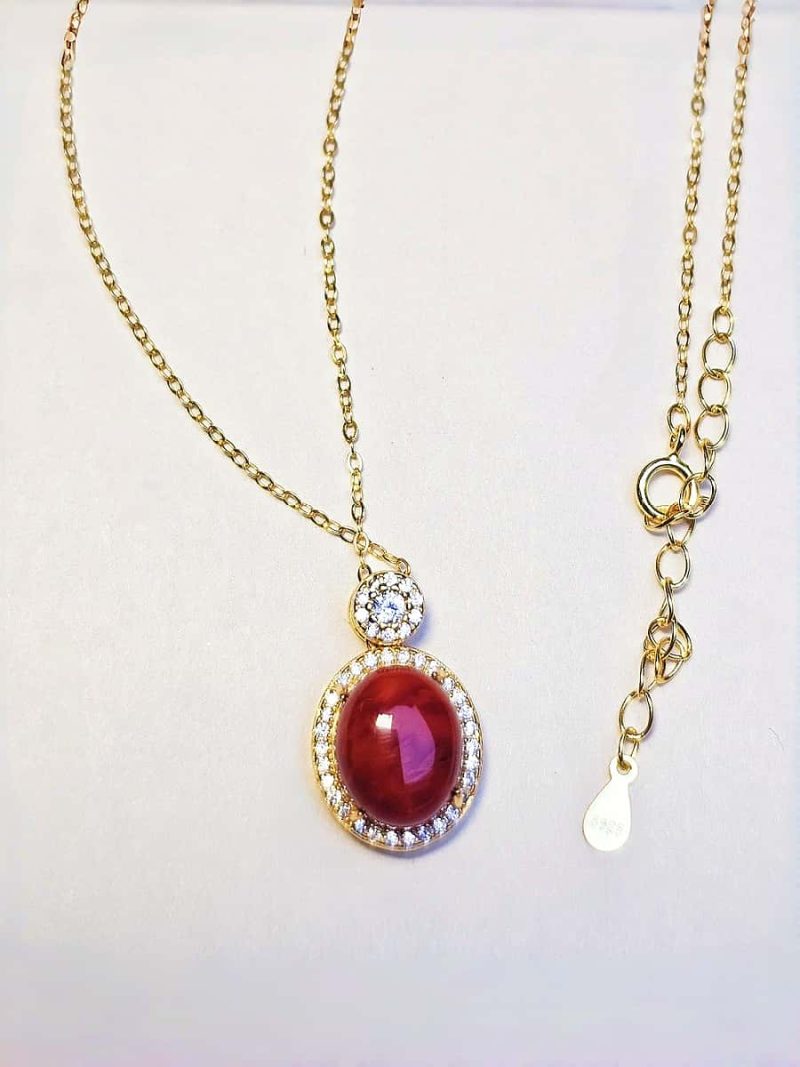 Damen Halskette mit rotem Nanhong-Achat und Zirkonia in vergoldetem Silber