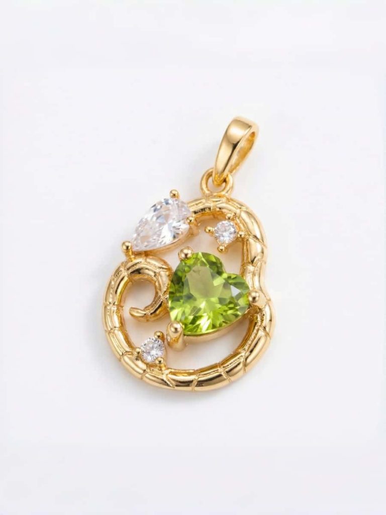 amen Anhänger mit Peridot August Geburtsstein aus vergoldetem Silber im Schlangen Design