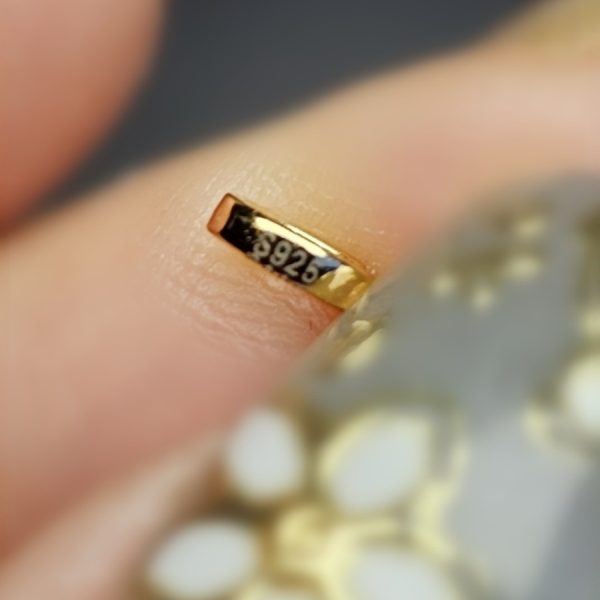 amen Anhänger mit Peridot August Geburtsstein aus vergoldetem Silber im Schlangen Design