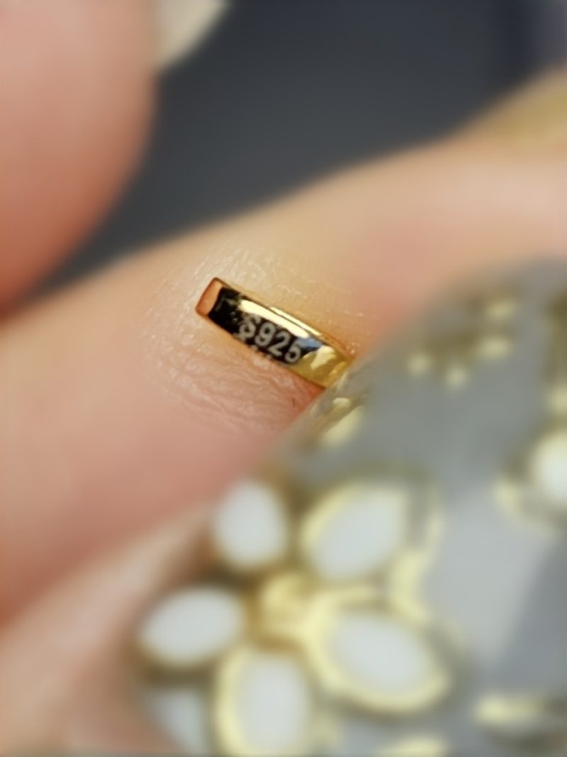 amen Anhänger mit Peridot August Geburtsstein aus vergoldetem Silber im Schlangen Design