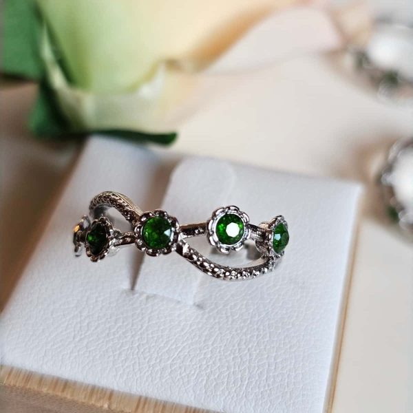 DR-TDS-05-2 Damenring mit grünem Diopsid Blütenkrone Design