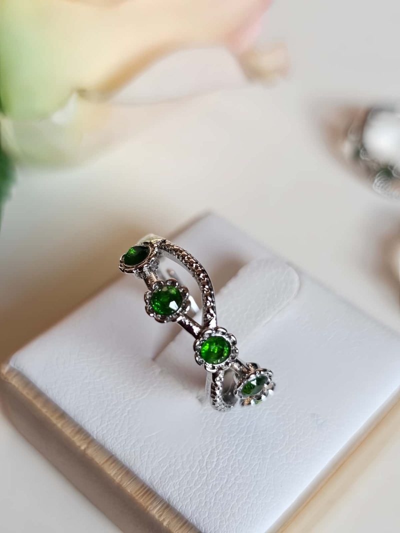 DR-TDS-05-4 Damenring mit grünem Diopsid
