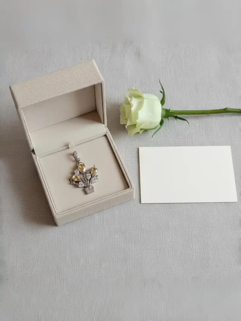 Anhänger mit Zitrin Quarz und Zirkonia Stein-Ballon Design Ein Hochwertige Hals Anhänger mit Zitrin Quarz und Zirkonia Stein-Ballon Design in Geschenke Verpackung