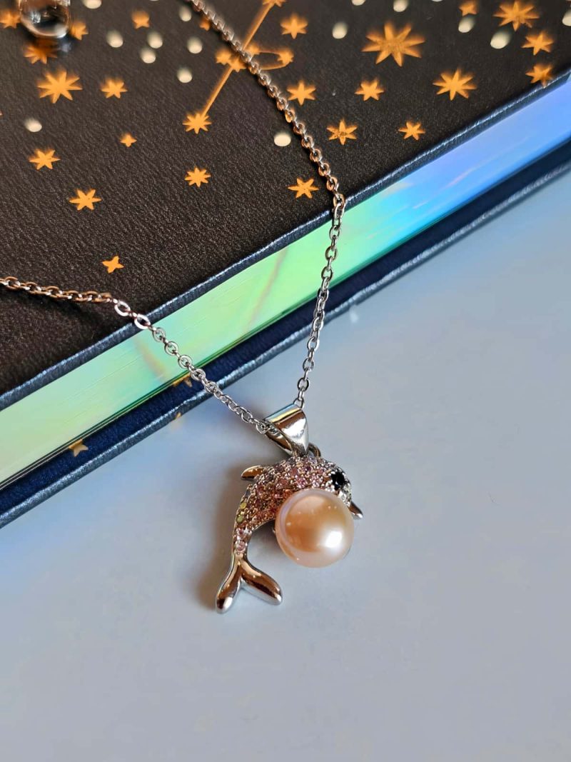 Damen Silber Halskette mit Delphin Design Anhänger und Süßwasser-Perle in maritimen Design