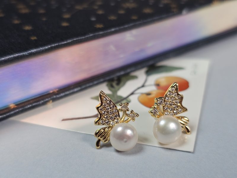 20260330_125440 Perlen Ohrring mit Zirkonia Steinen, Goldener Schmetterling Design- Geburtsstein Juni