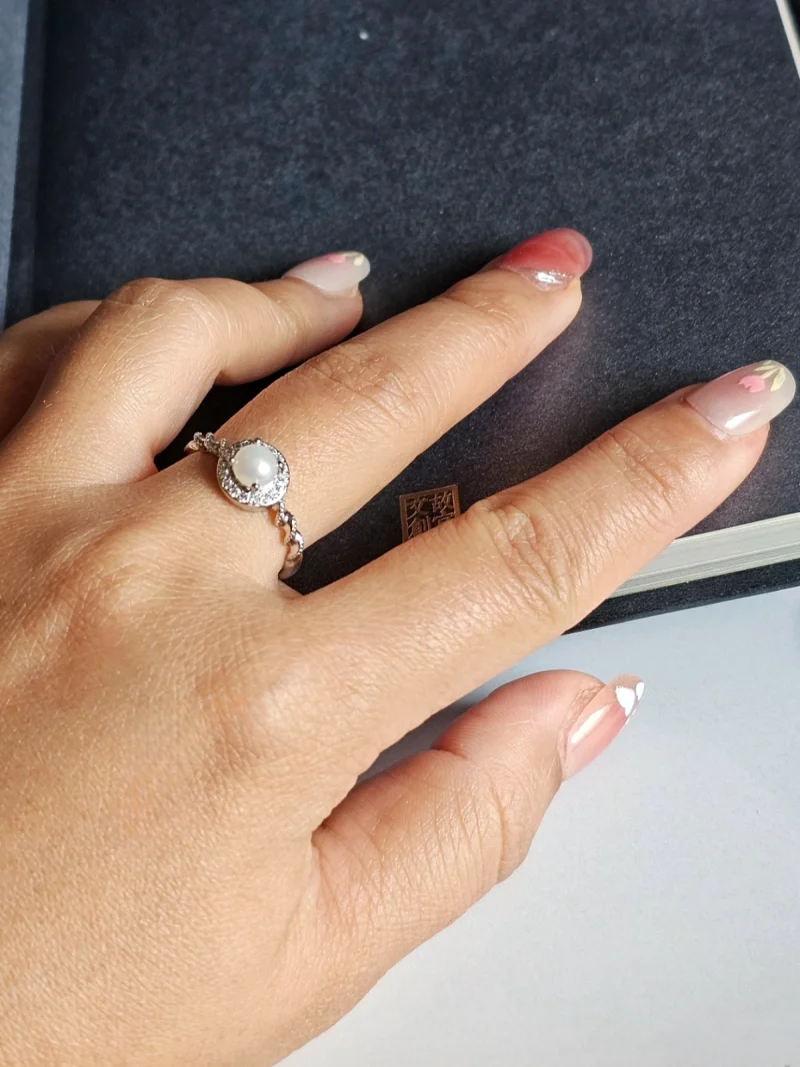 Perlenring Damen Silber Verstellbarer Damenring Ring mit Perle & Zirkonia Eleganter Twist Ring Damenring modern & edel Silberring verstellbar Schmuck Geschenk für Sie Perlenring günstig kaufen Stilvoller Damen Schmuck Ring für jeden Anlass Funkelnder Zirkonia Ring Trend Schmuck Damen 2026 Edler Ring mit Perle Modeschmuck Damen Ring Perfektes Geschenk Ring