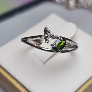 Silberring-kategery Modeschmuck Ring, hochwertiger Ring, Verstellbarer Damenring Ring mit Diopsid Naturstein, Schmetterling Design gruener Ring, Eleganter Ring Damenring, Geschenk für Sie, günstig kaufen Stilvoller Damen Schmuck Ring für jeden Anlass Funkelnder Zirkonia Ring Trend Schmuck Damen 2026 Edler Ring mit Perle Modeschmuck Damen Ring Perfektes Geschenk Ring