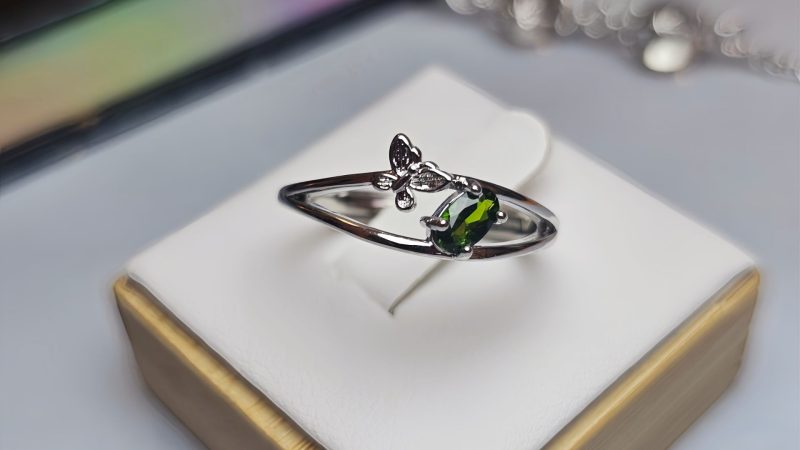 Modeschmuck Ring, hochwertiger Ring, Verstellbarer Damenring Ring mit Diopsid Naturstein, Schmetterling Design gruener Ring, Eleganter Ring Damenring, Geschenk für Sie, günstig kaufen Stilvoller Damen Schmuck Ring für jeden Anlass Funkelnder Zirkonia Ring Trend Schmuck Damen 2026 Edler Ring mit Perle Modeschmuck Damen Ring Perfektes Geschenk Ring