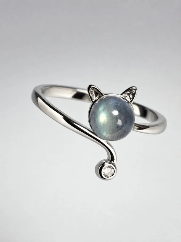 Mondstein Katzenring Silber – offener verstellbarer Damenring mit Zirkonia Silberfarbener offener Katzenring mit Mondstein und Zirkonia für Damen im minimalistischen Design
